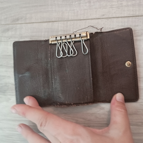 Louis vuitton 6 ring key holder damier ebene Authentic - Picture 8 of 10